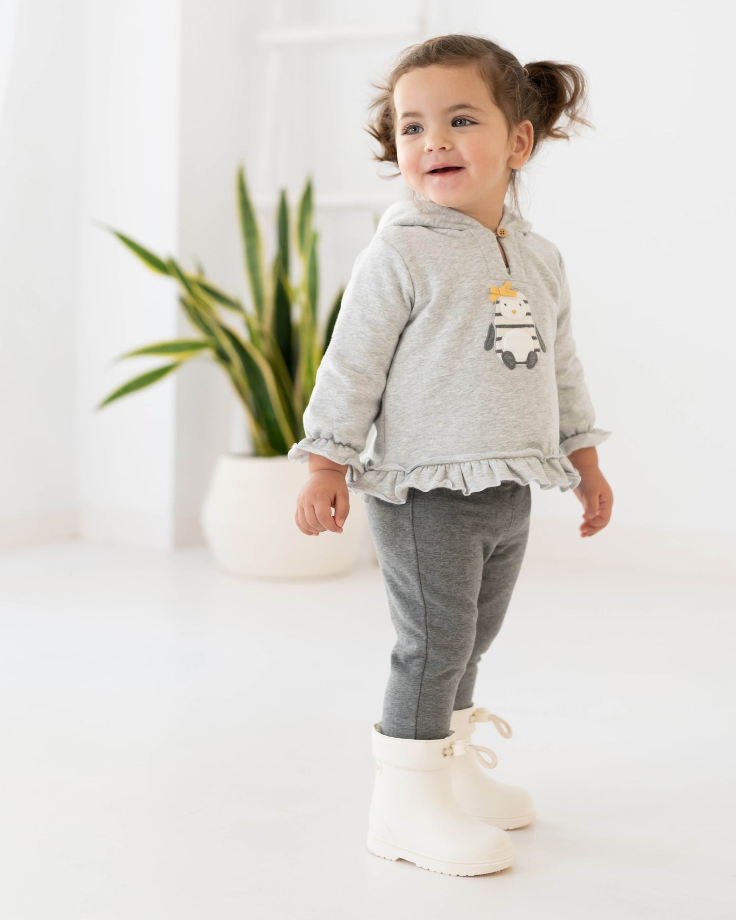 Cozy 2-Piece Gray Lounge Set with Penguin Applique